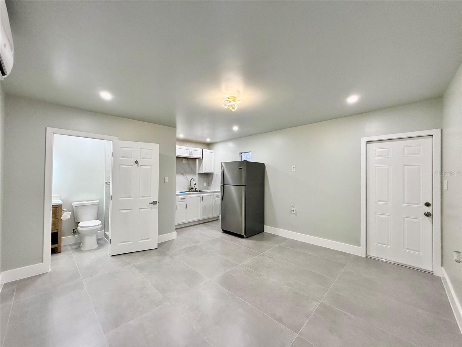 Image 3 of 14 For 1706 Annie Street A
