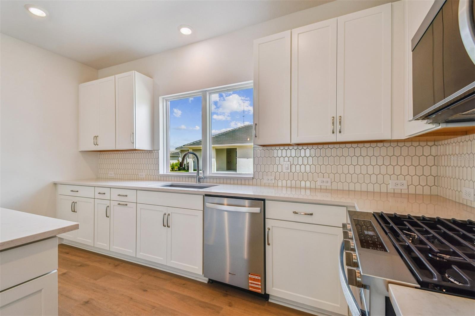 Image 10 of 36 For 711 Allora Avenue