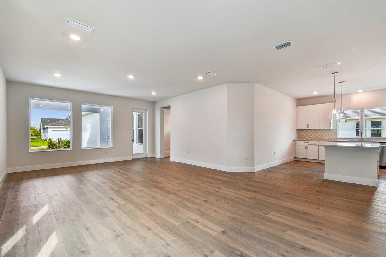 Image 14 of 36 For 711 Allora Avenue