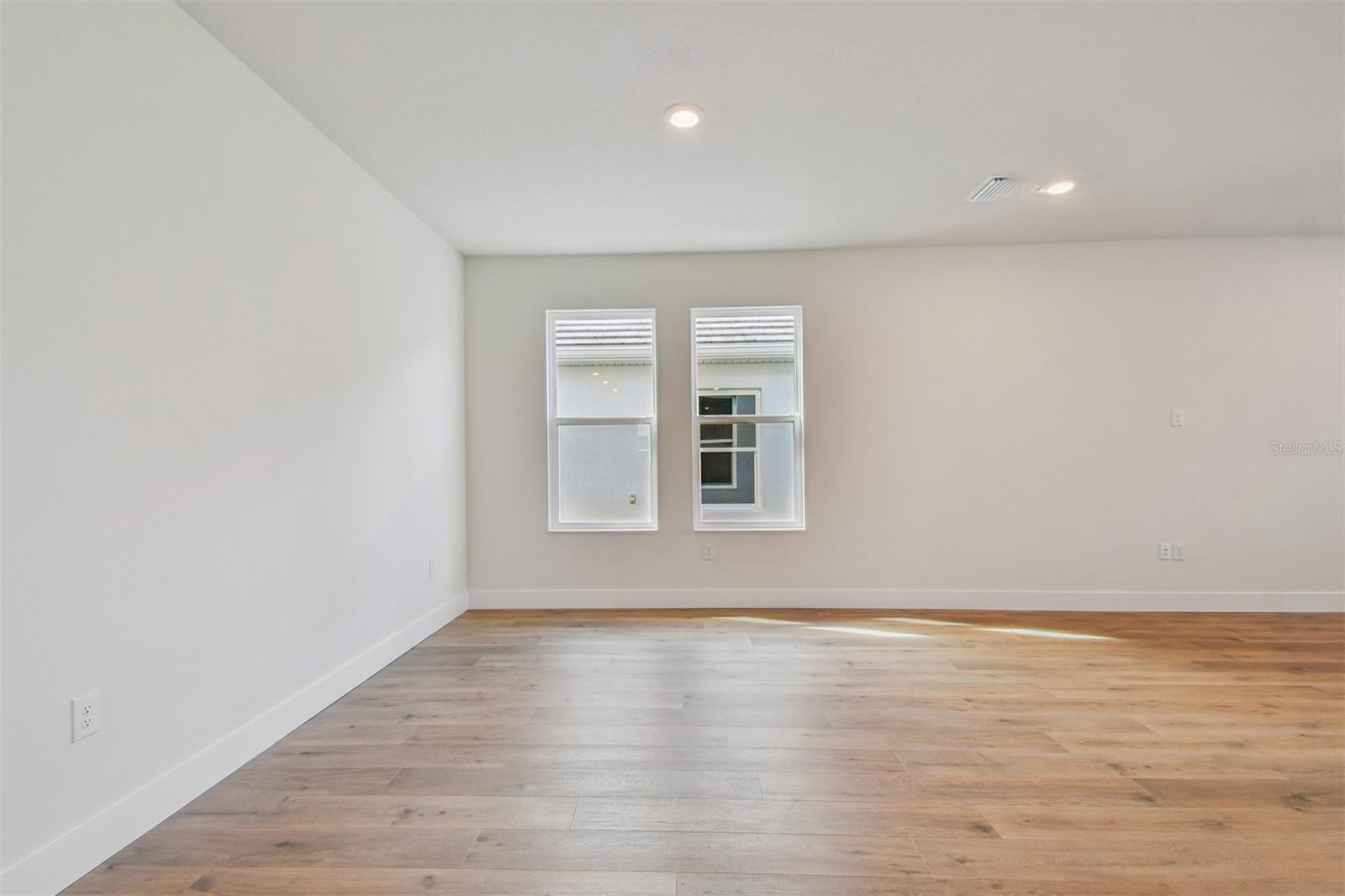 Image 15 of 36 For 711 Allora Avenue