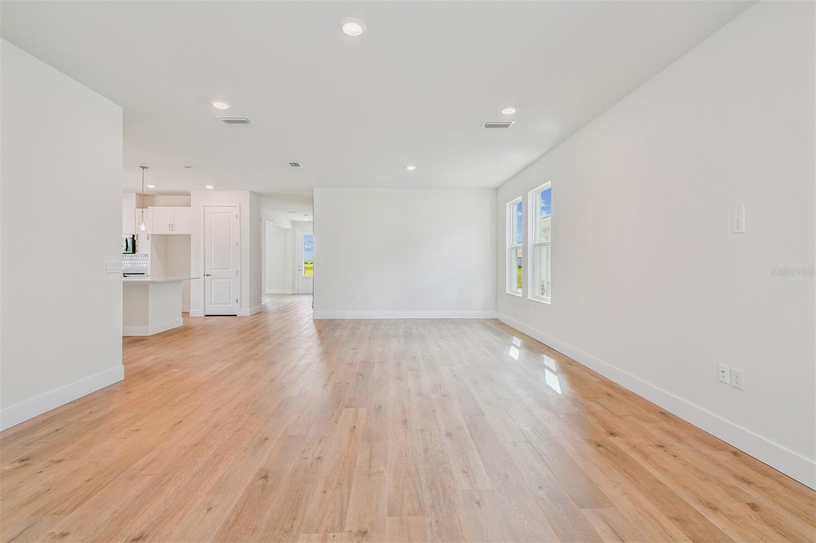Image 16 of 36 For 711 Allora Avenue