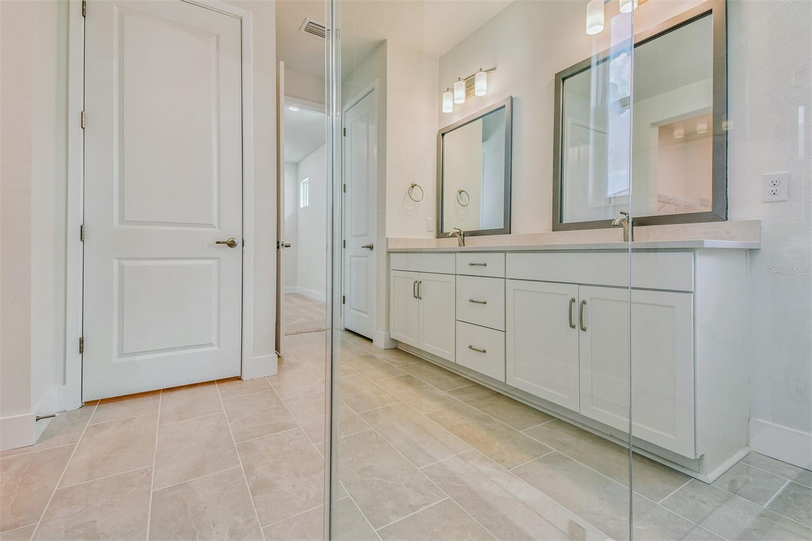 Image 22 of 36 For 711 Allora Avenue