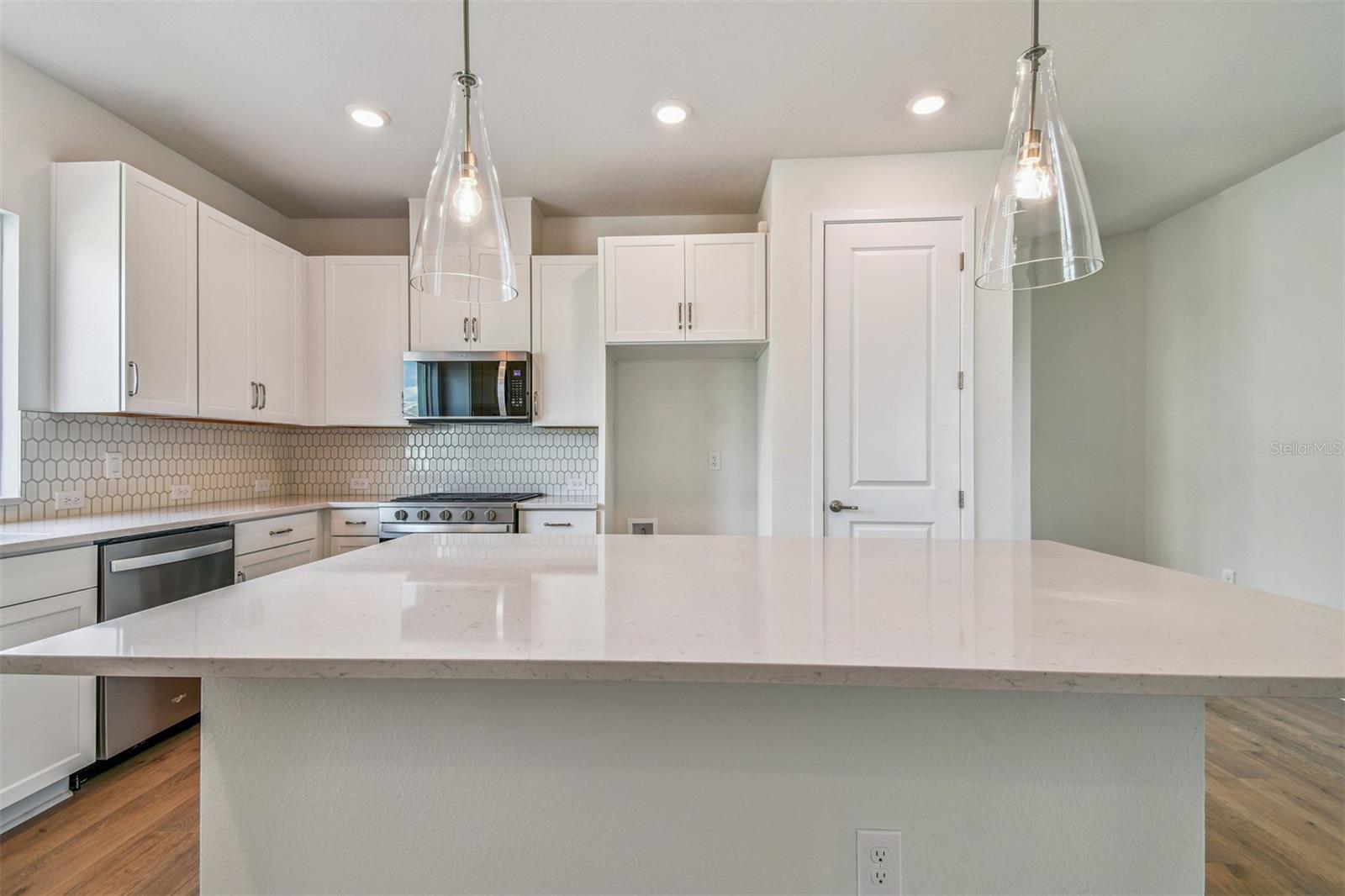 Image 6 of 36 For 711 Allora Avenue