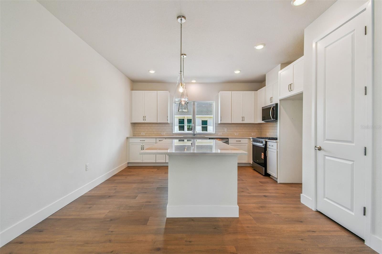 Image 8 of 36 For 711 Allora Avenue