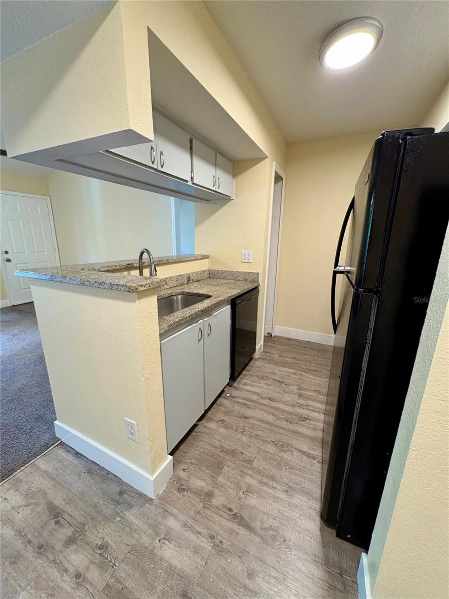 Image 5 of 13 For 305 Grant Street B16