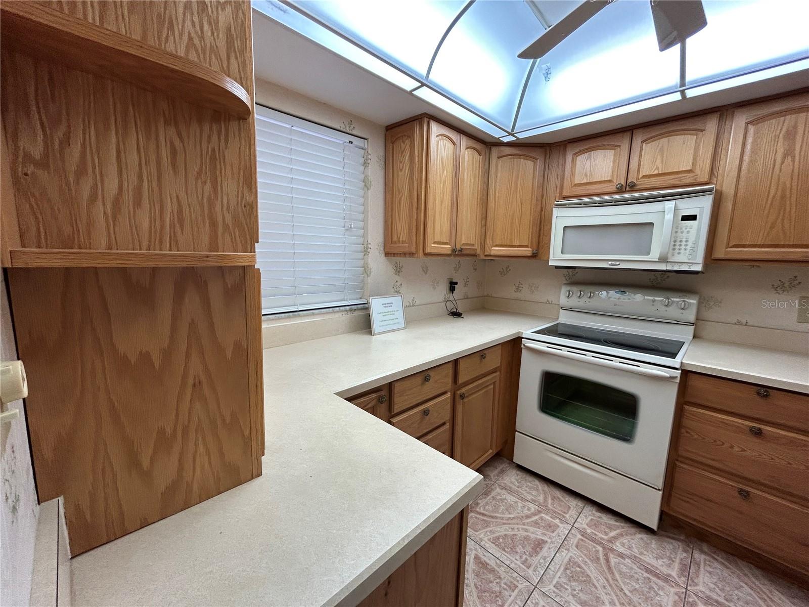 Image 12 of 46 For 1520 Glen Oaks Drive E 256