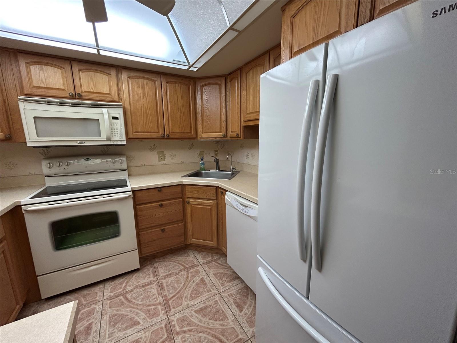 Image 13 of 46 For 1520 Glen Oaks Drive E 256