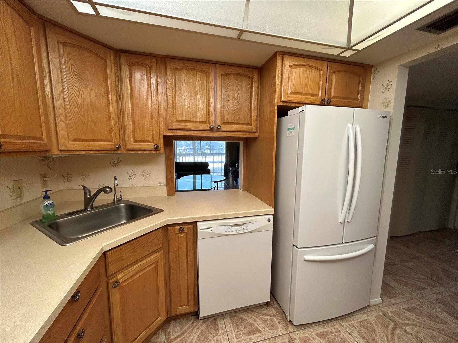 Image 14 of 46 For 1520 Glen Oaks Drive E 256