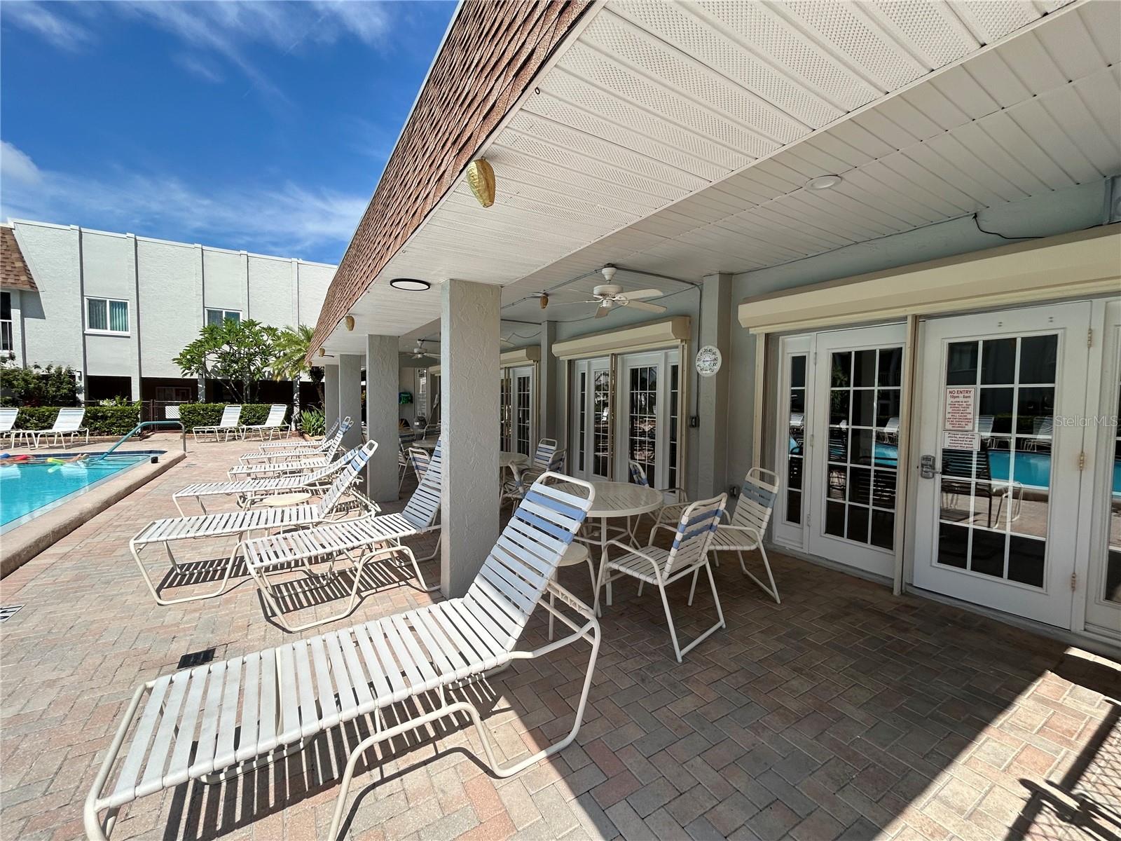 Image 30 of 46 For 1520 Glen Oaks Drive E 256