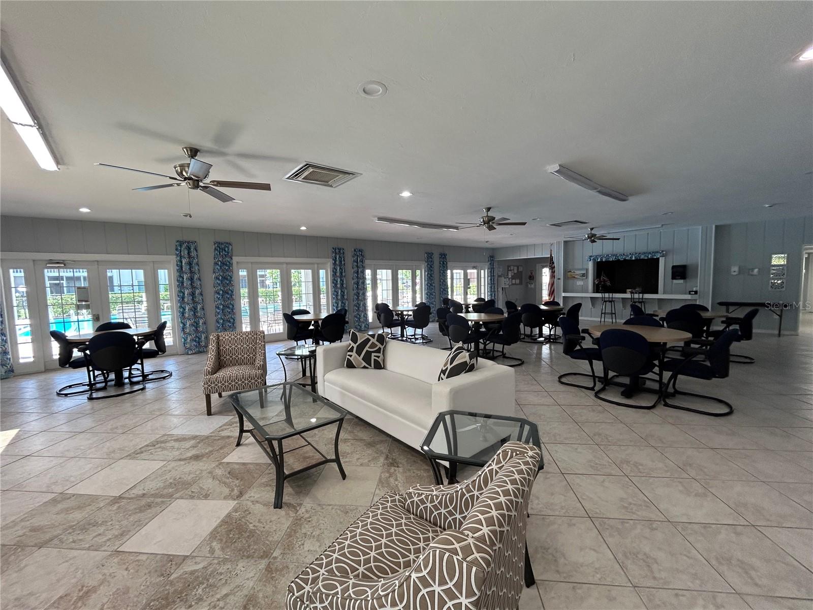 Image 34 of 46 For 1520 Glen Oaks Drive E 256