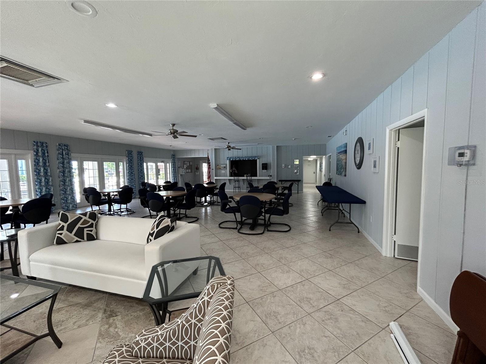 Image 35 of 46 For 1520 Glen Oaks Drive E 256