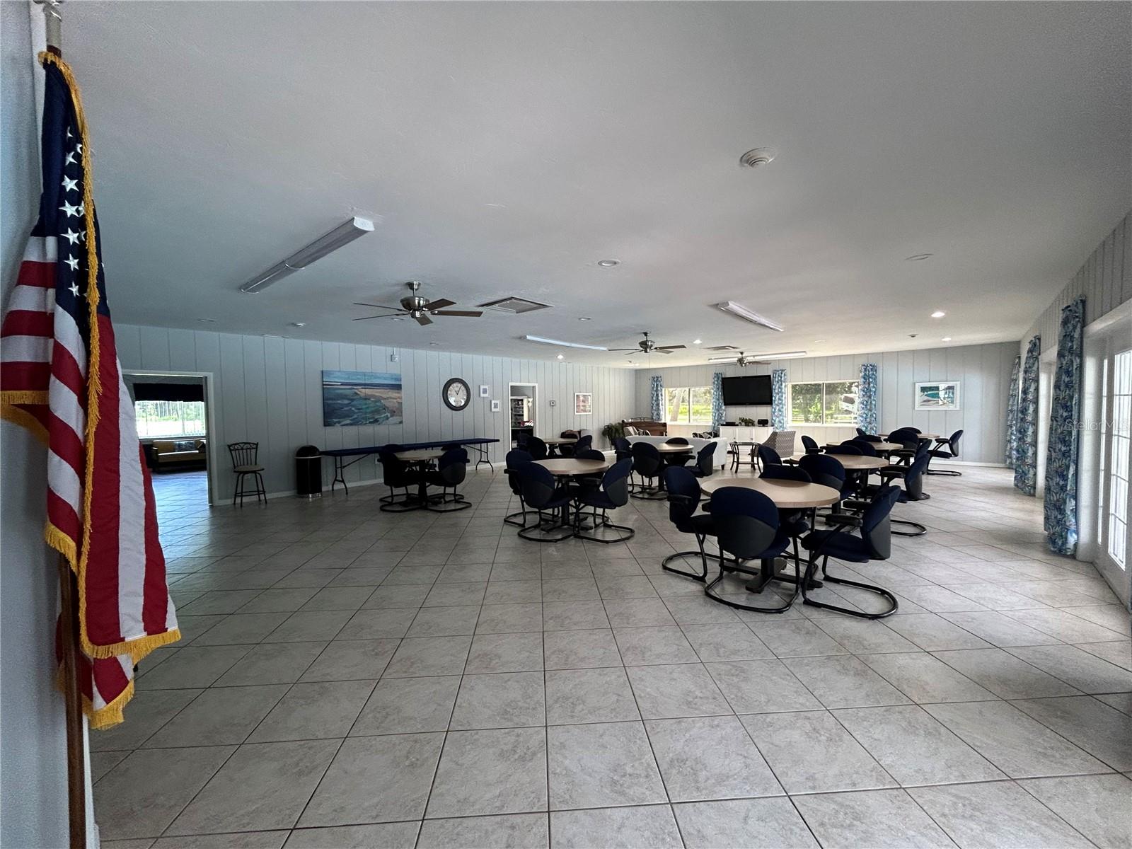 Image 36 of 46 For 1520 Glen Oaks Drive E 256