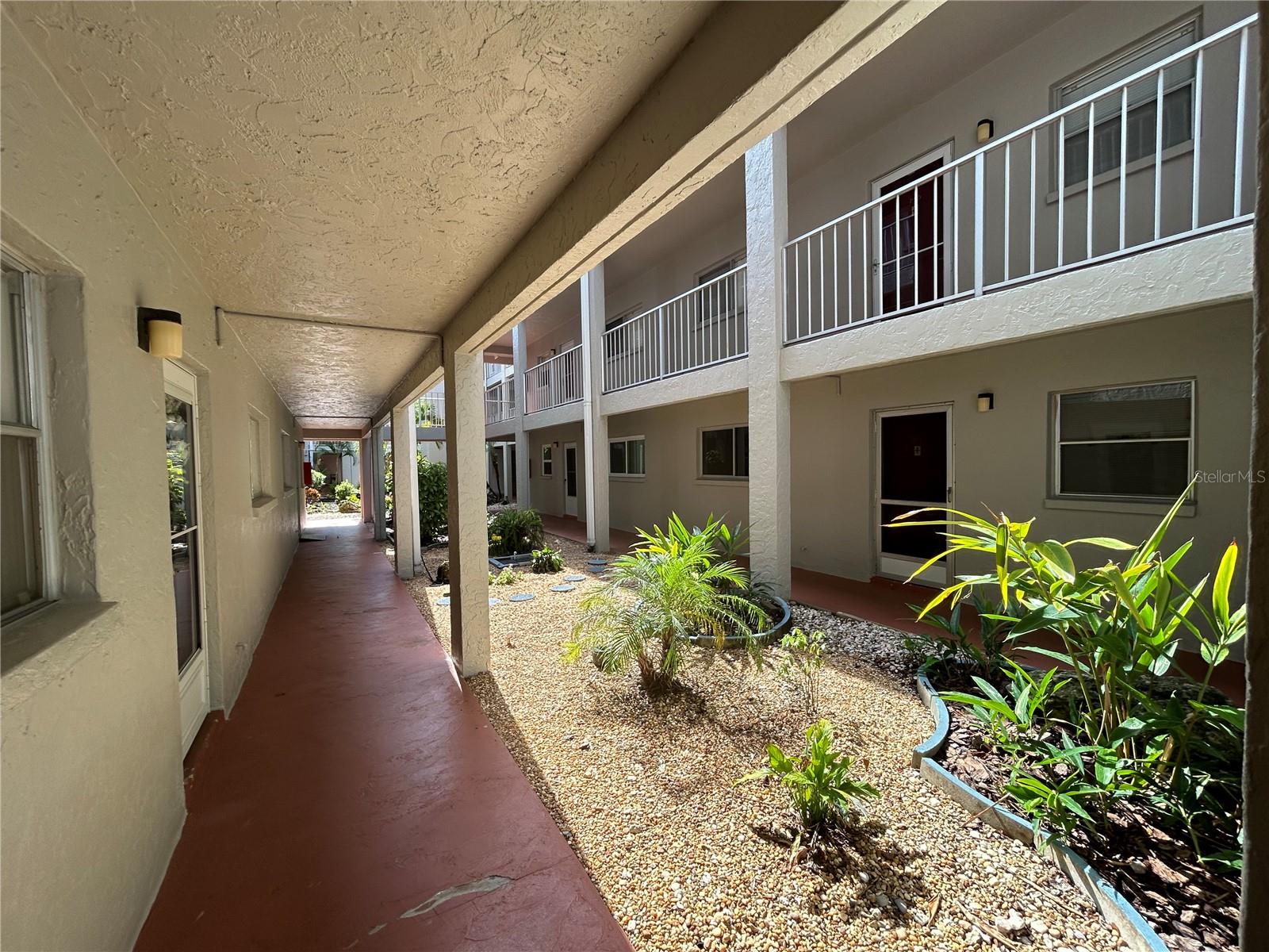 Image 4 of 46 For 1520 Glen Oaks Drive E 256