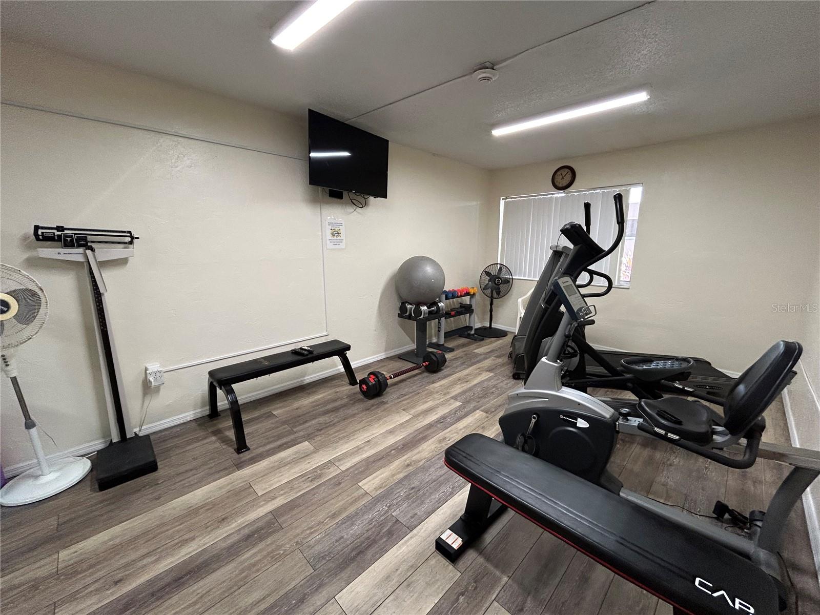 Image 45 of 46 For 1520 Glen Oaks Drive E 256