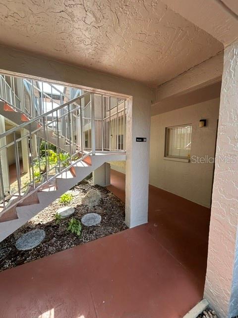 Image 5 of 46 For 1520 Glen Oaks Drive E 256