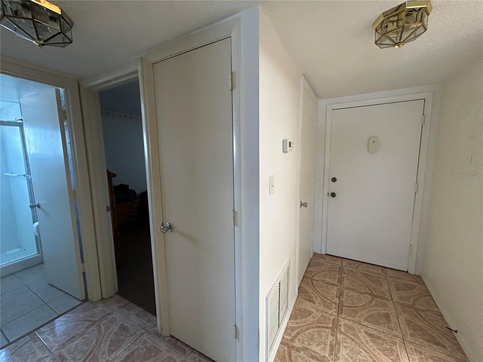 Image 9 of 46 For 1520 Glen Oaks Drive E 256