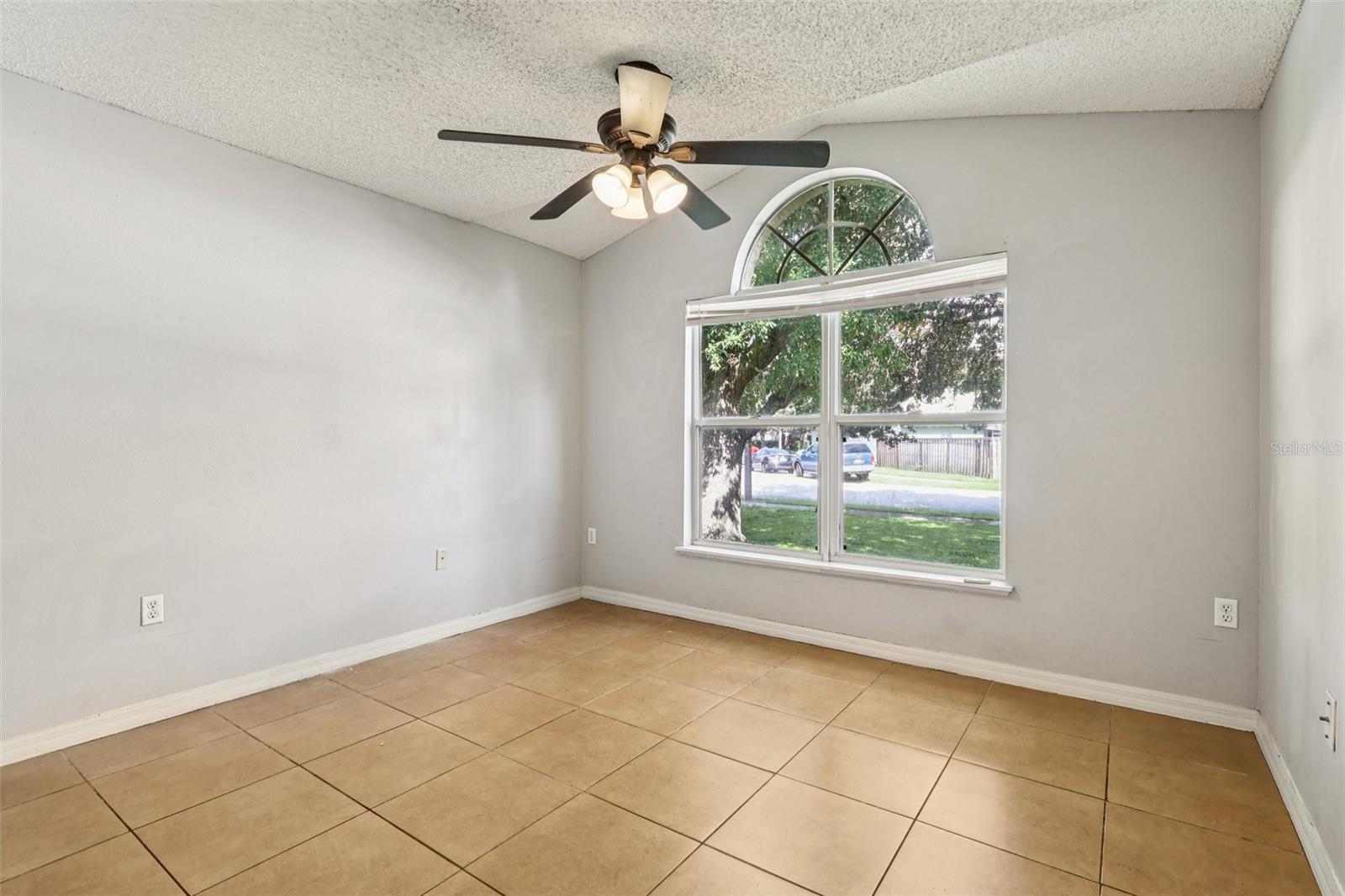 Image 19 of 33 For 4513 Willamette Circle