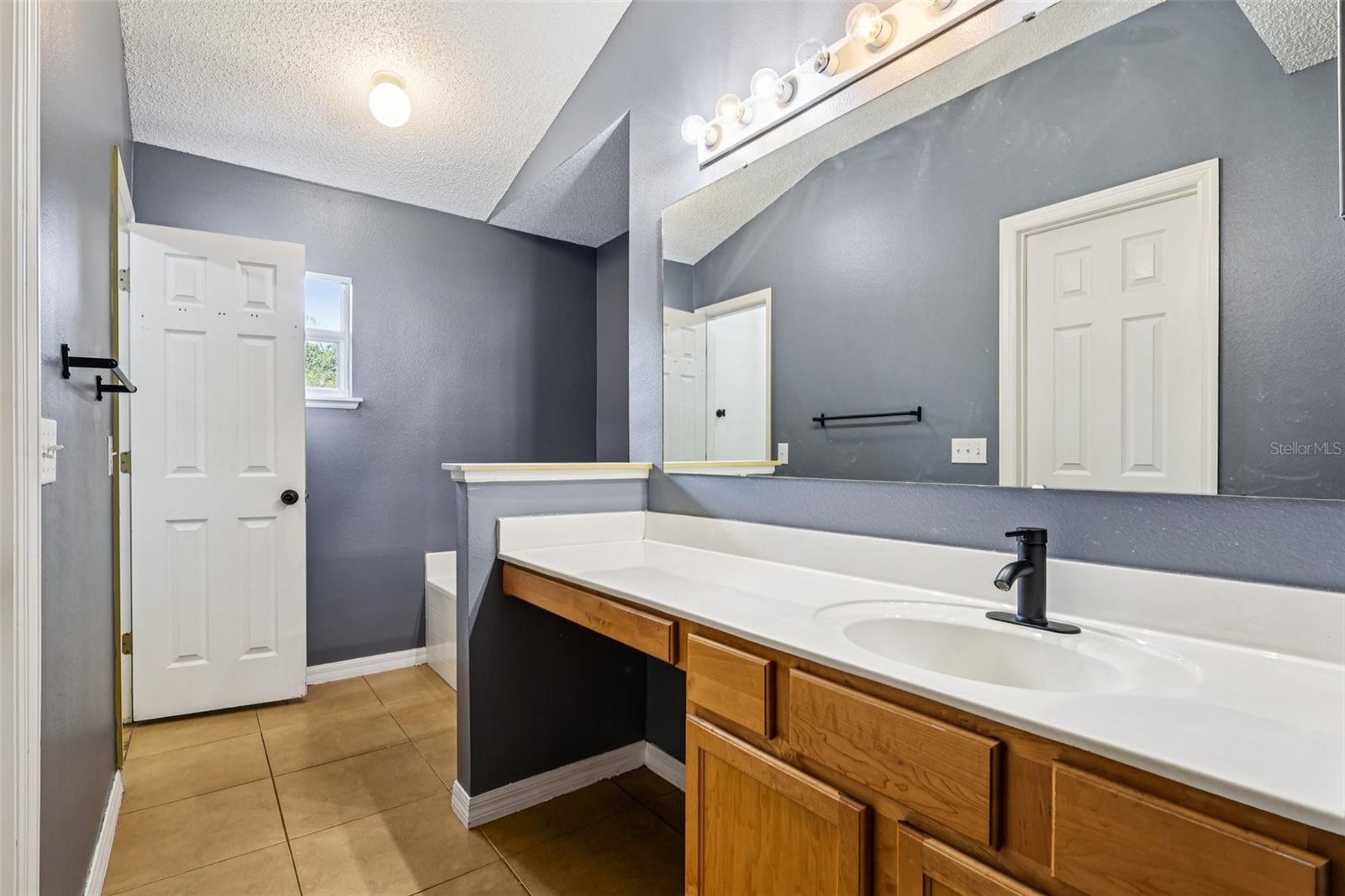 Image 27 of 33 For 4513 Willamette Circle