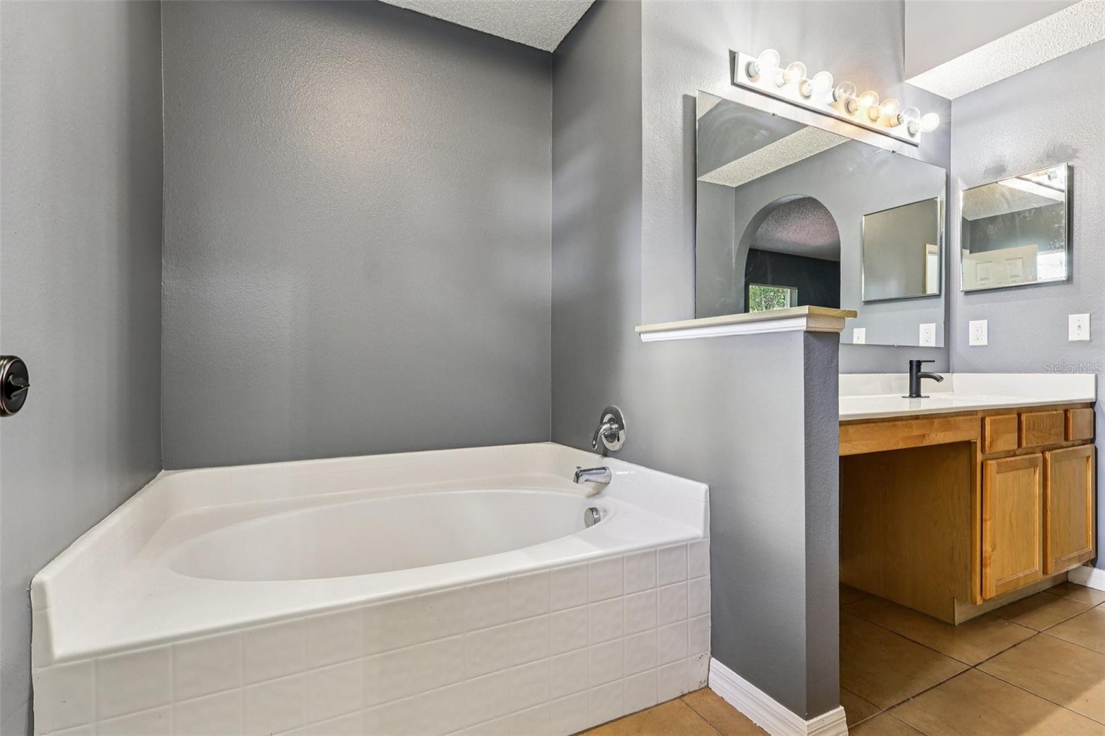Image 28 of 33 For 4513 Willamette Circle