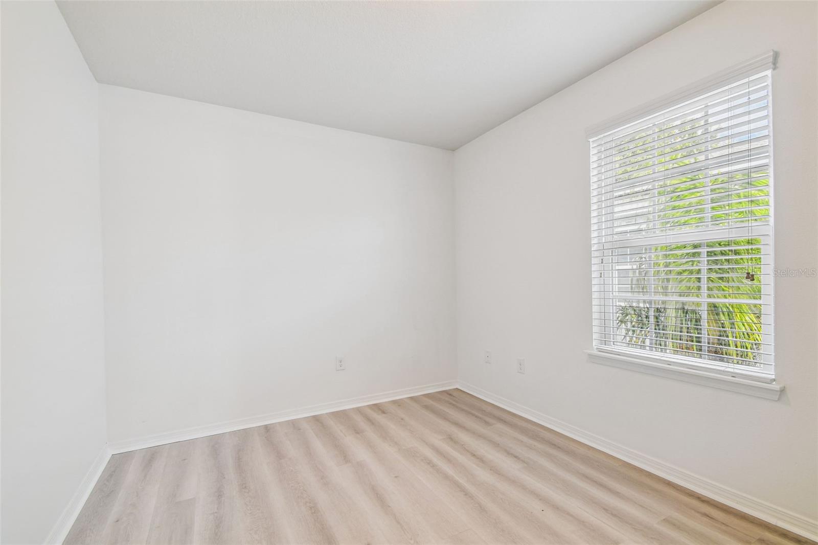 Image 20 of 41 For 4925 White Sanderling Court
