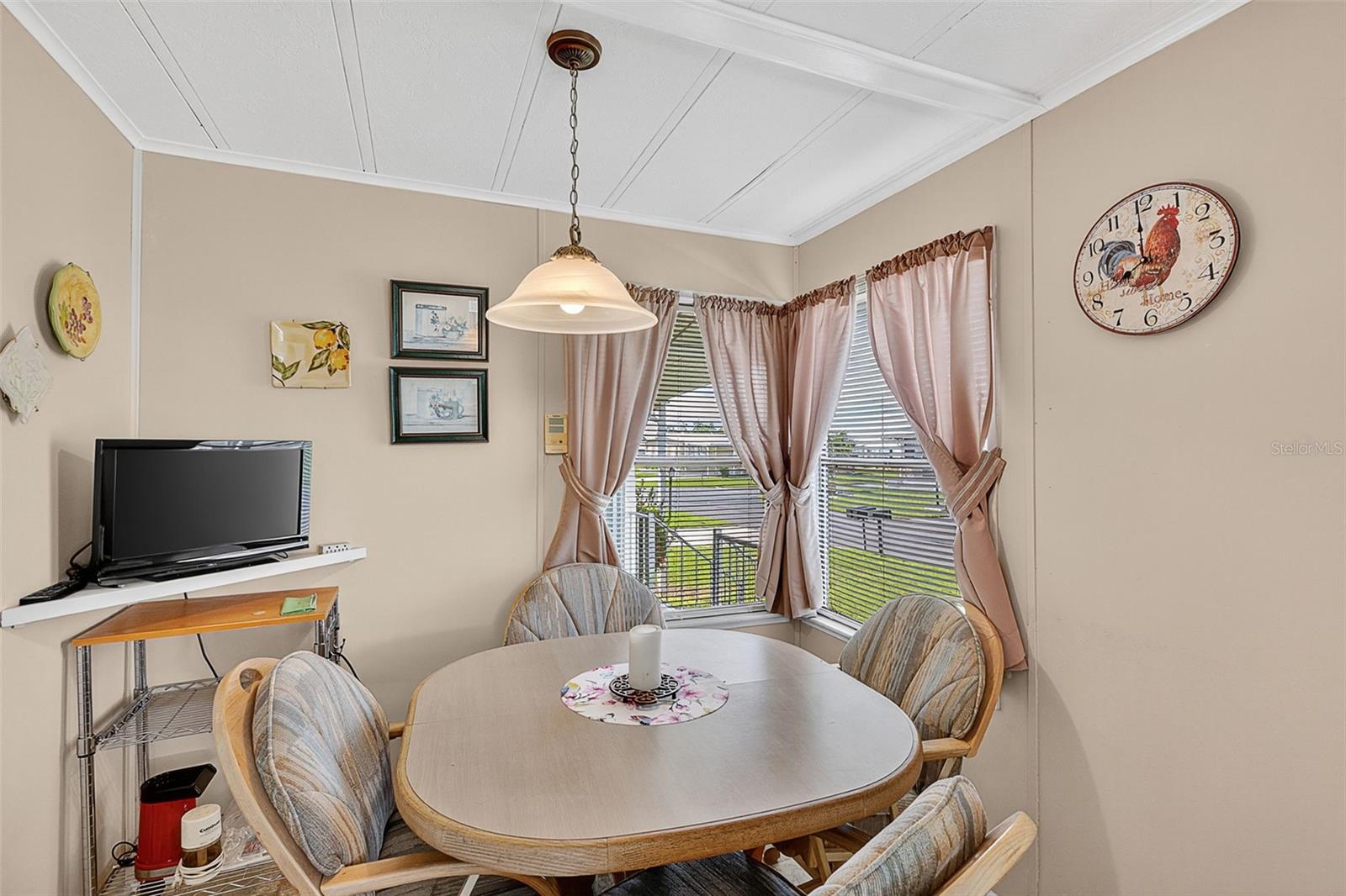 Image 10 of 77 For 658 La Sala  