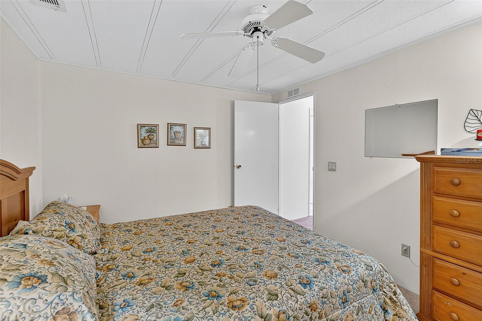 Image 20 of 77 For 658 La Sala  