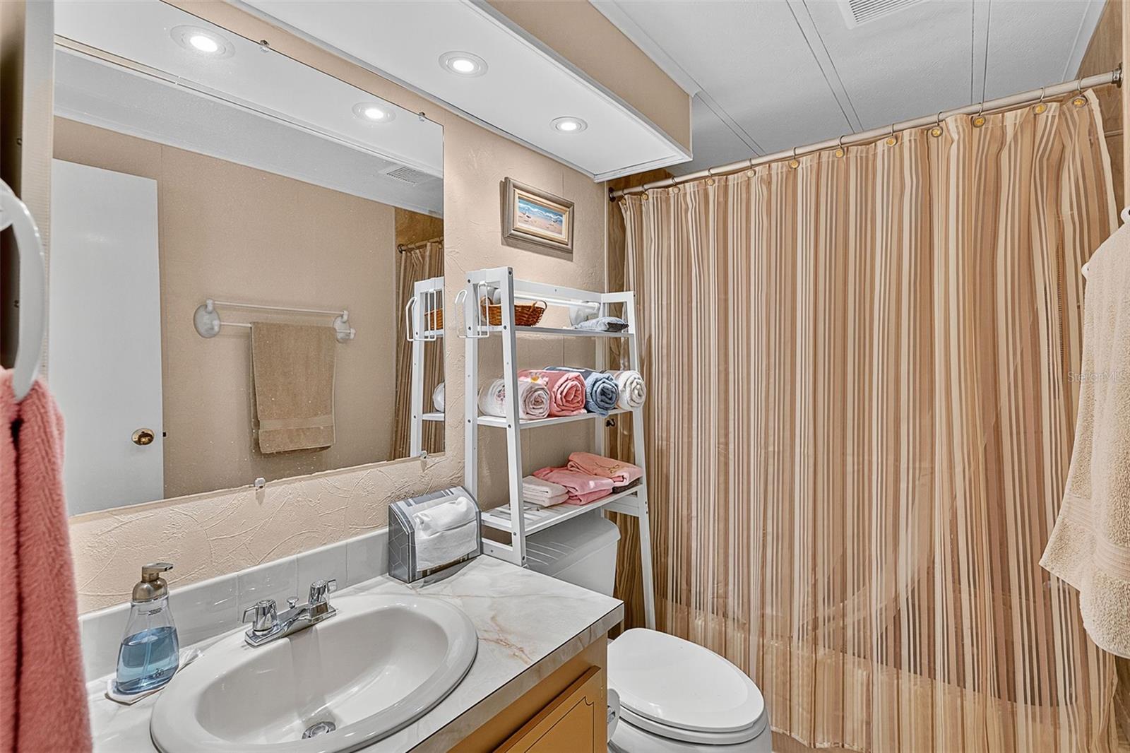 Image 22 of 77 For 658 La Sala  