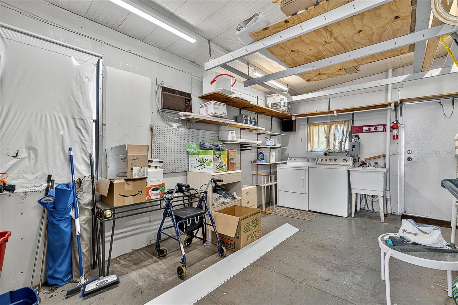 Image 25 of 77 For 658 La Sala  