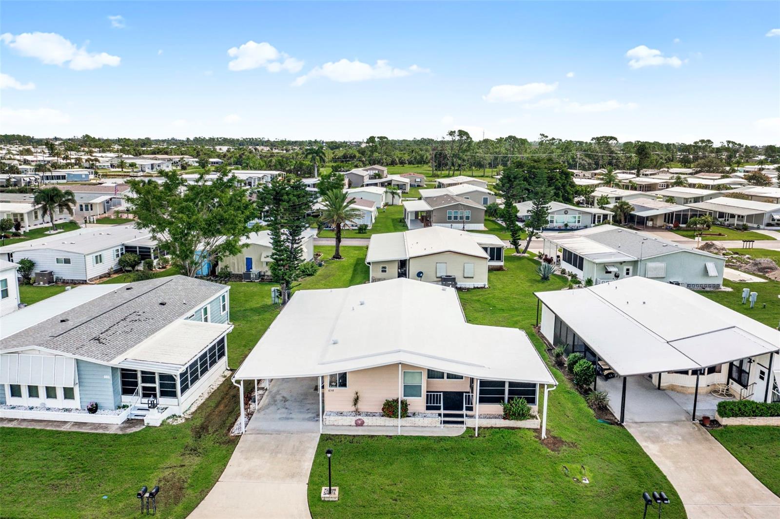 Image 26 of 77 For 658 La Sala  