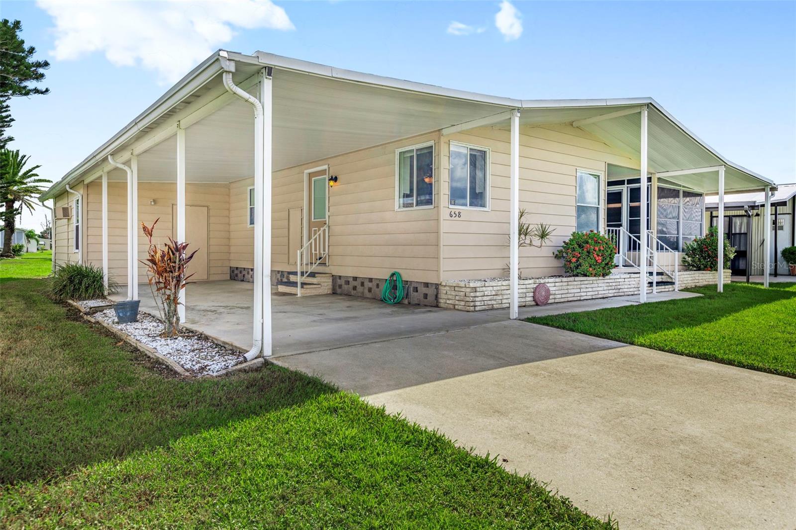 Image 4 of 77 For 658 La Sala  