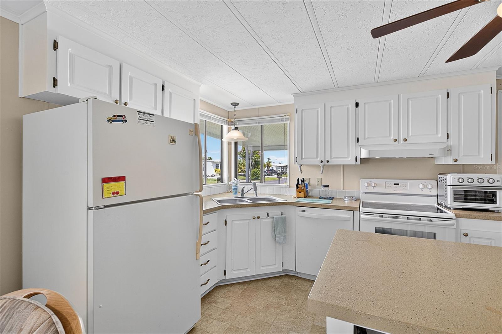 Image 7 of 77 For 658 La Sala  