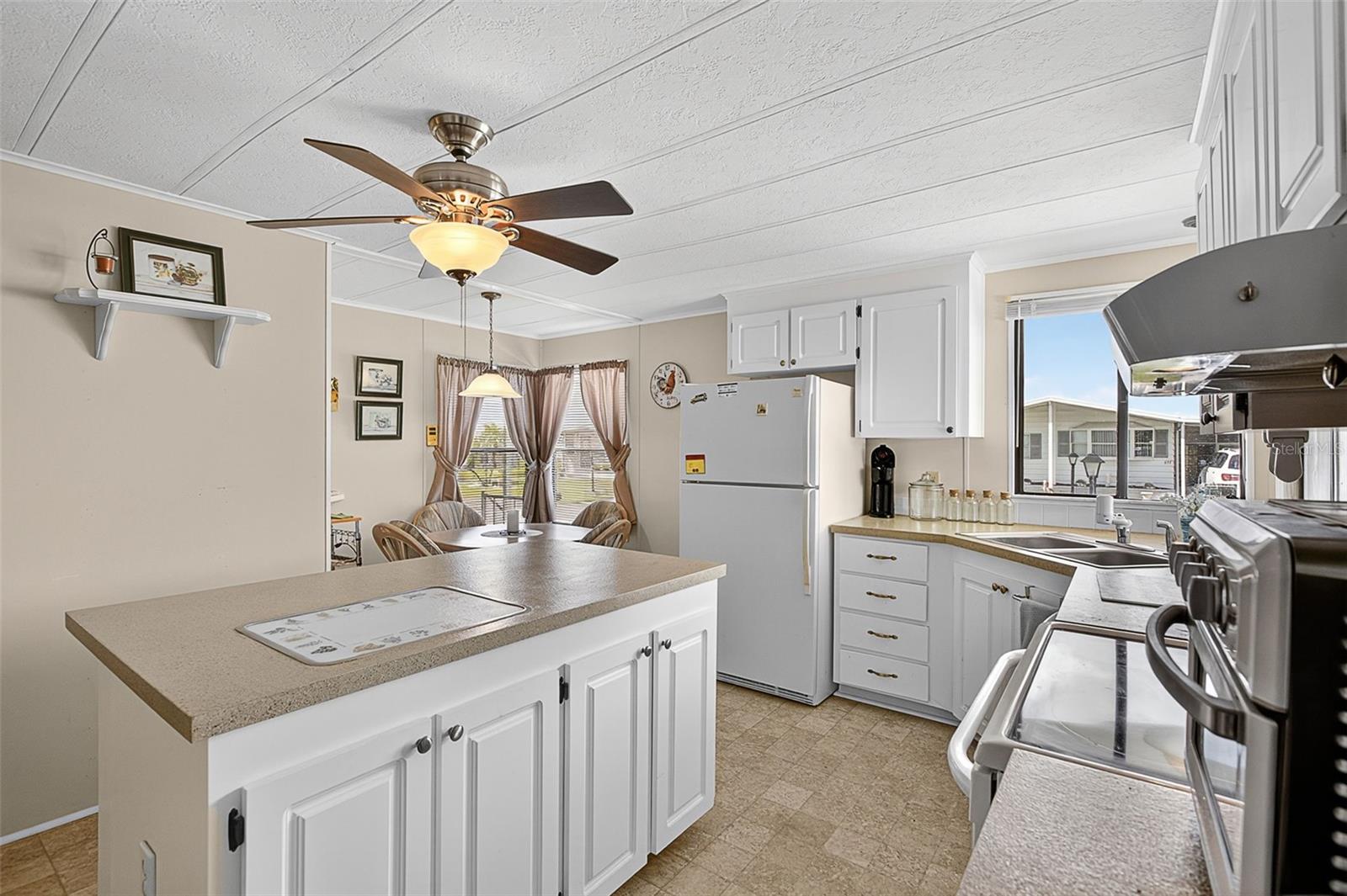 Image 8 of 77 For 658 La Sala  