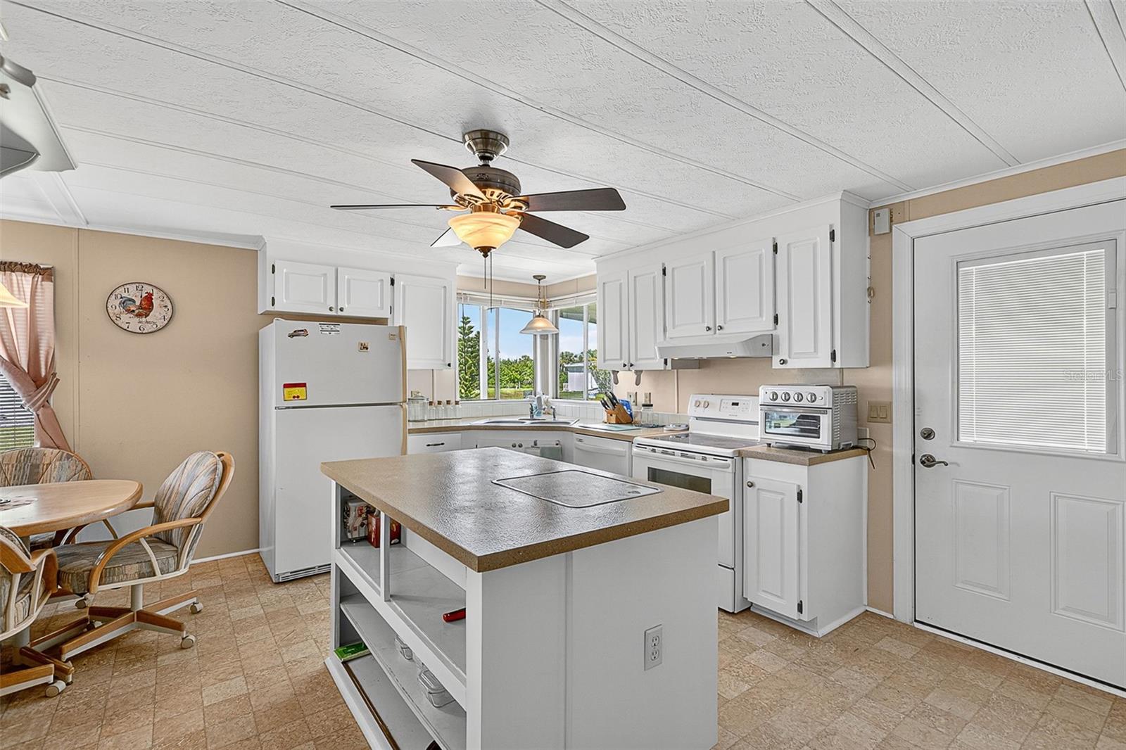 Image 9 of 77 For 658 La Sala  