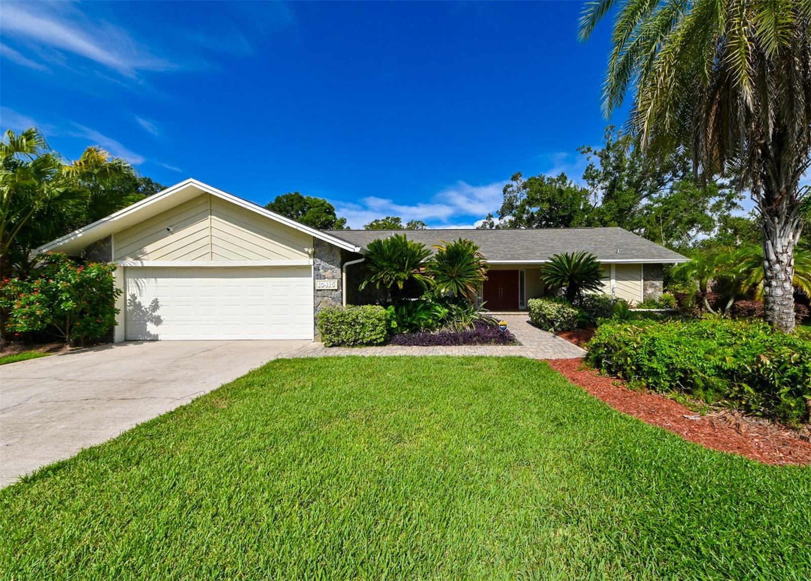 Details for 10415 Oakbrook Drive, TAMPA, FL 33618