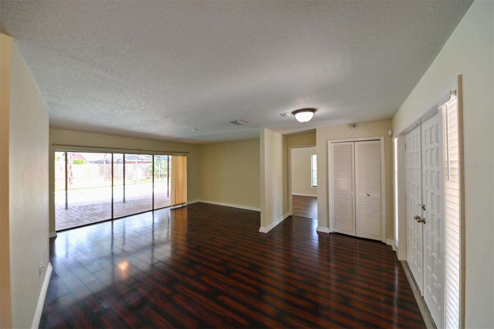 Image 10 of 40 For 10415 Oakbrook Drive