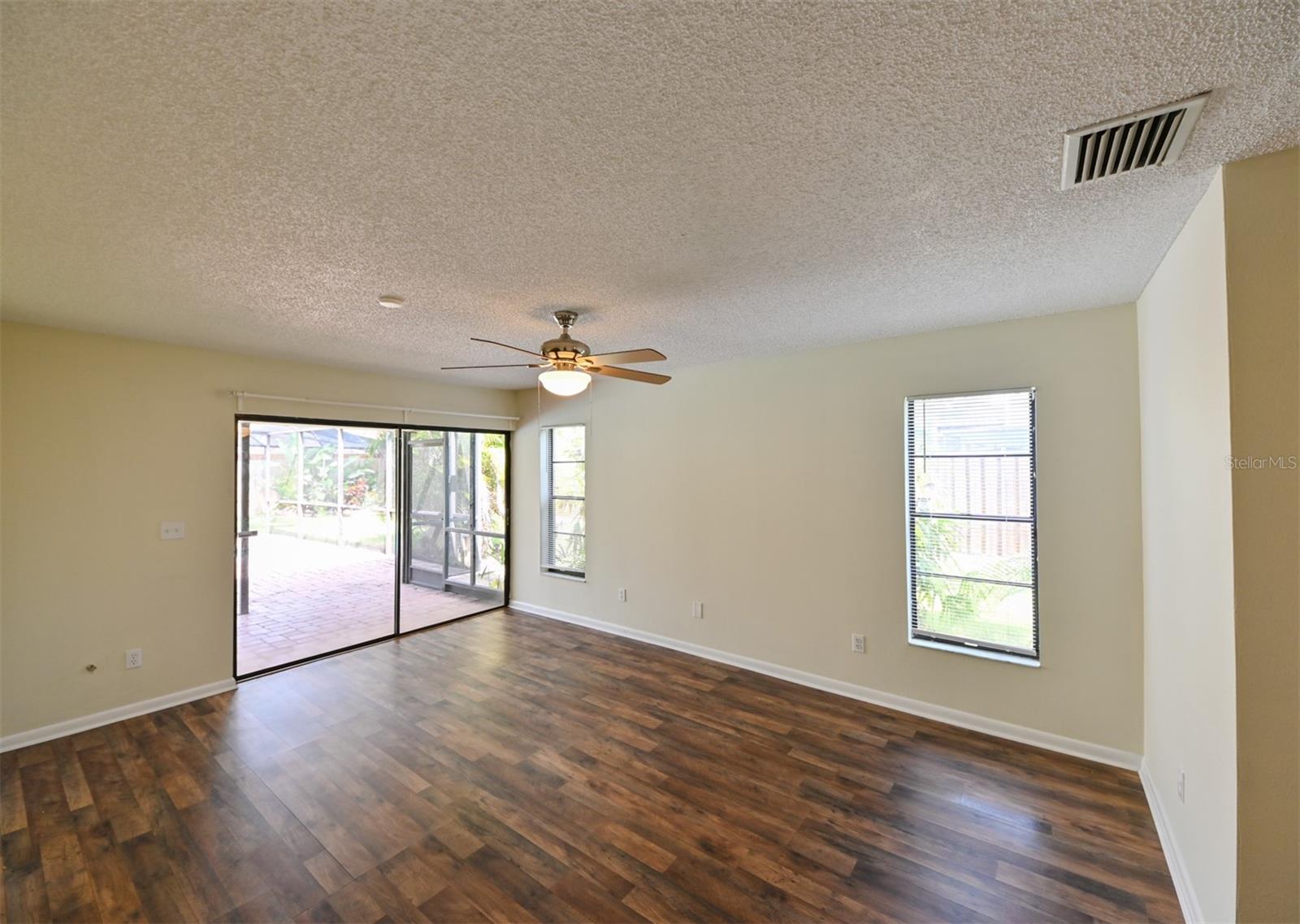 Image 11 of 40 For 10415 Oakbrook Drive