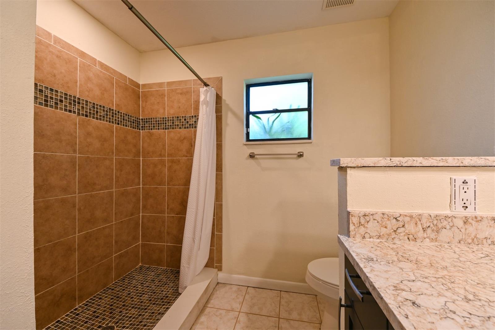 Image 14 of 40 For 10415 Oakbrook Drive