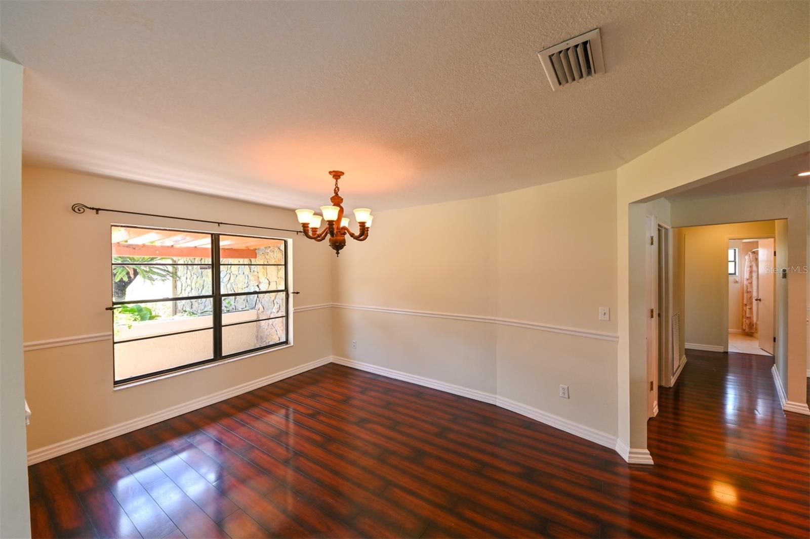 Image 15 of 40 For 10415 Oakbrook Drive