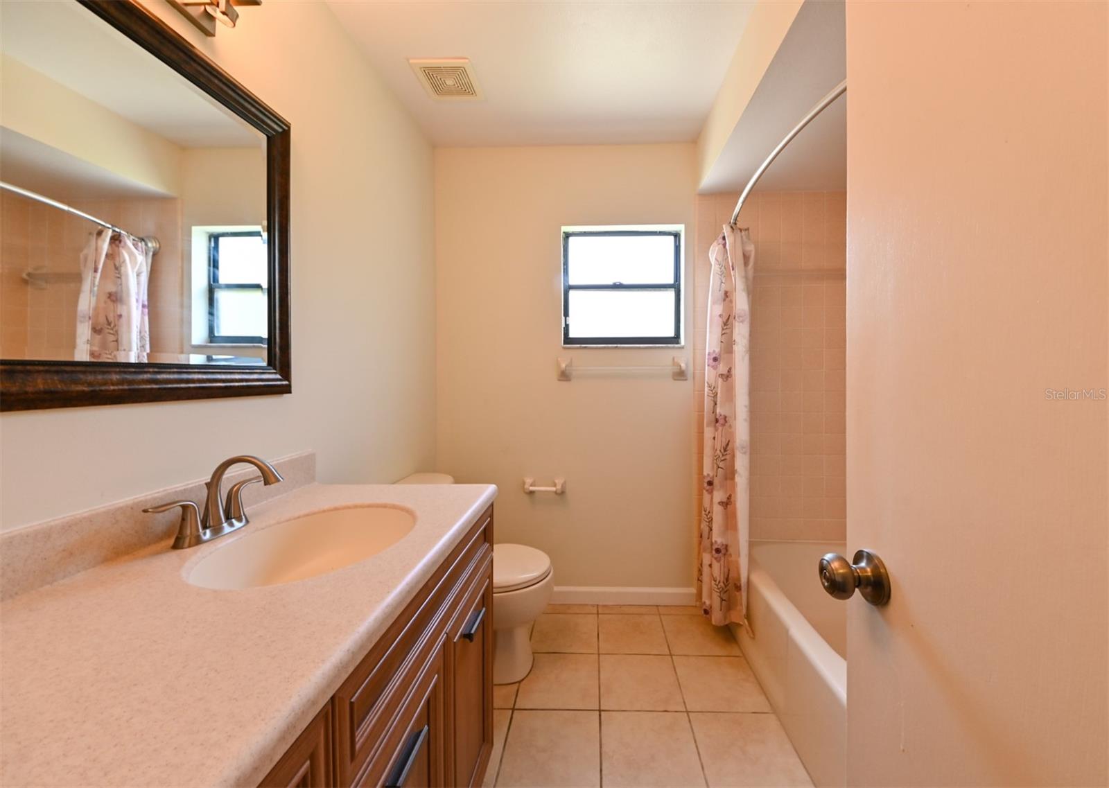 Image 17 of 40 For 10415 Oakbrook Drive