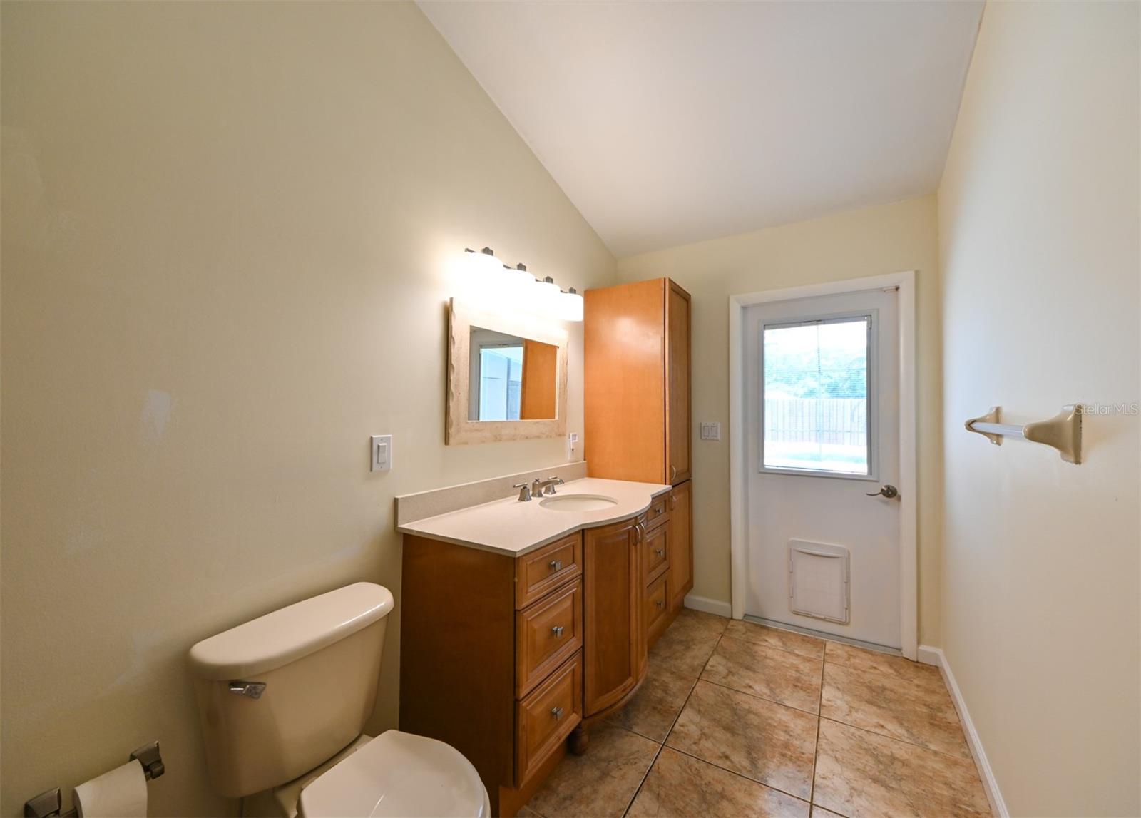 Image 22 of 40 For 10415 Oakbrook Drive