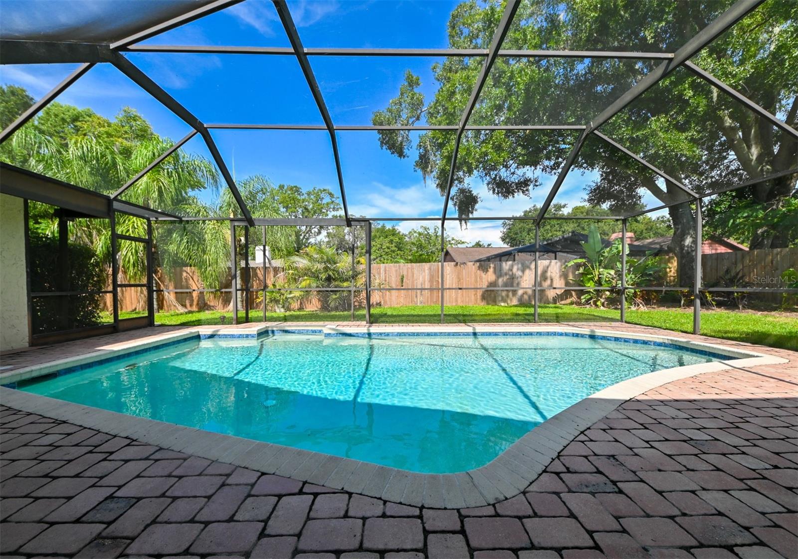 Image 24 of 40 For 10415 Oakbrook Drive