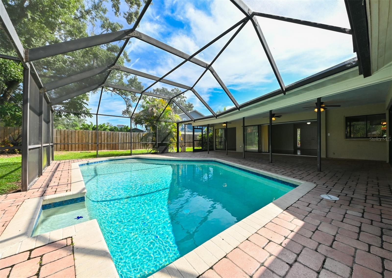 Image 25 of 40 For 10415 Oakbrook Drive
