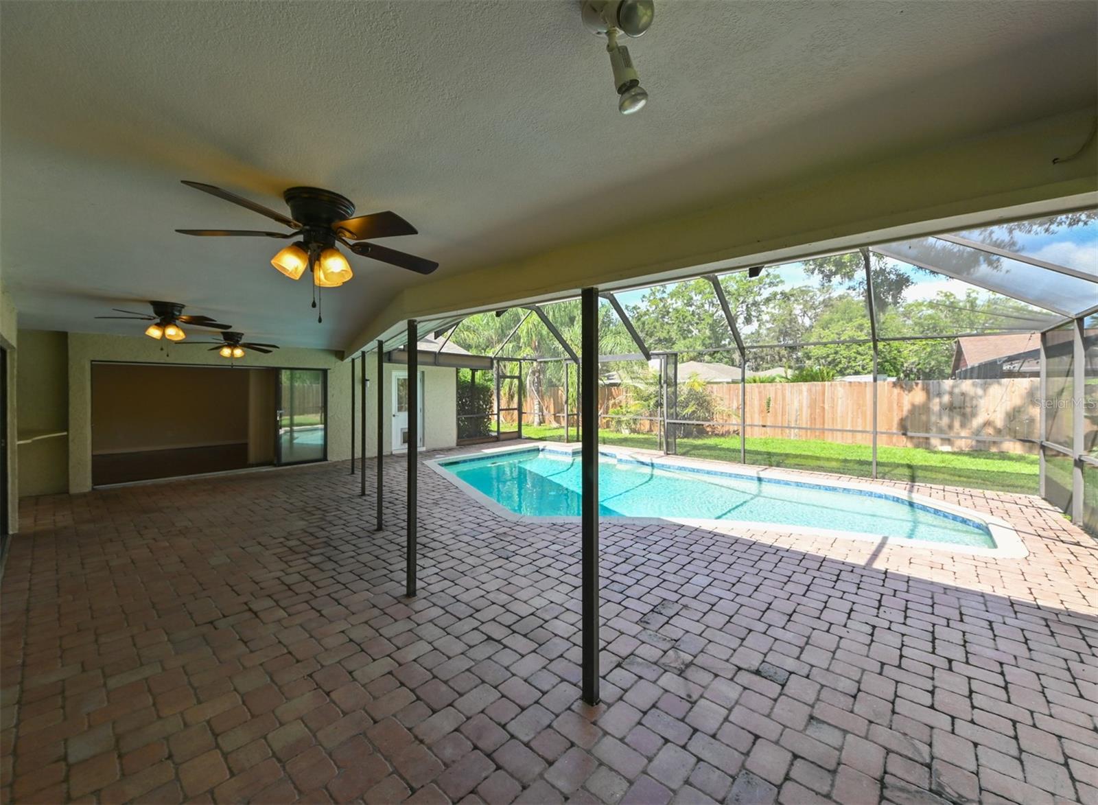 Image 26 of 40 For 10415 Oakbrook Drive