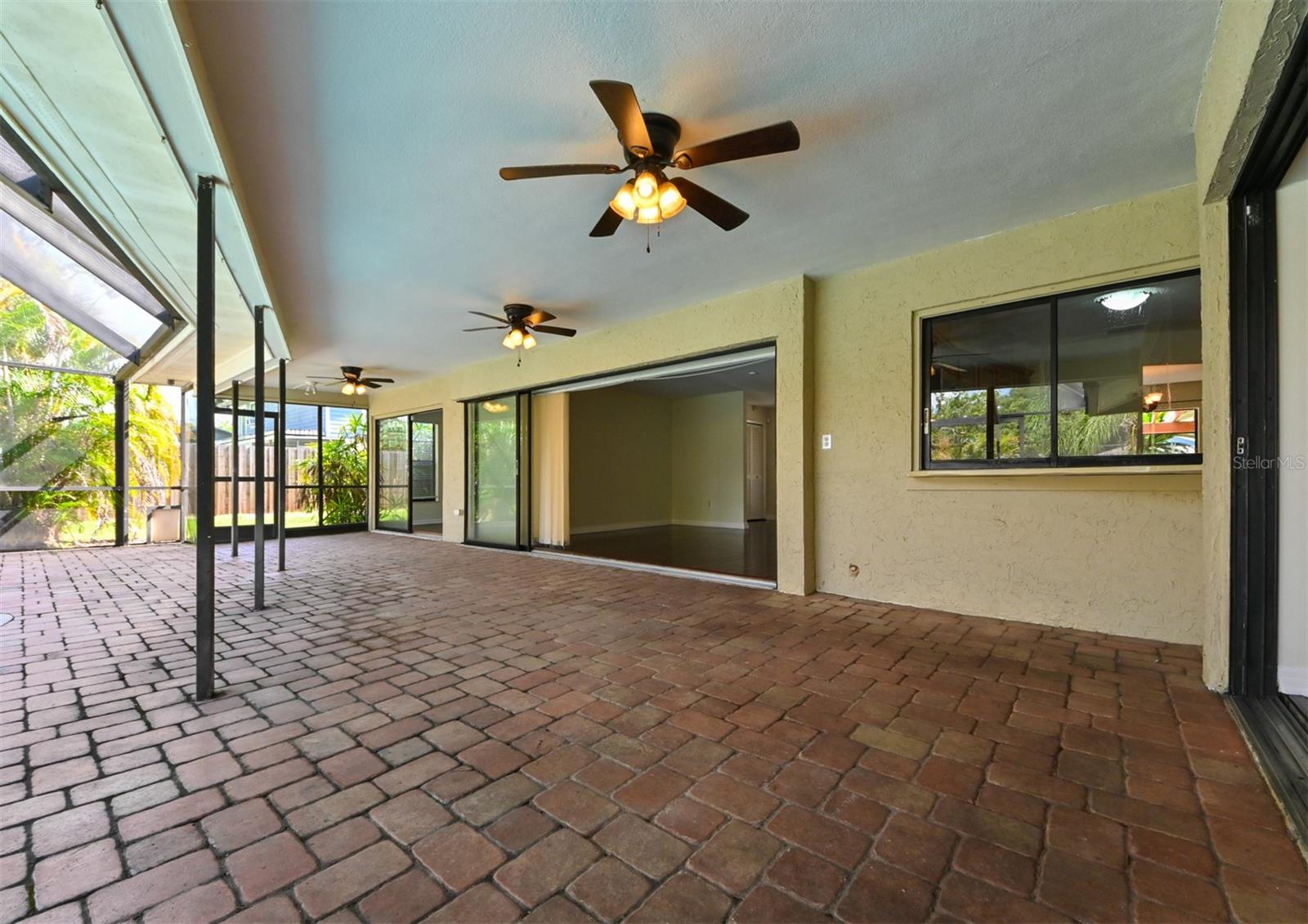Image 27 of 40 For 10415 Oakbrook Drive