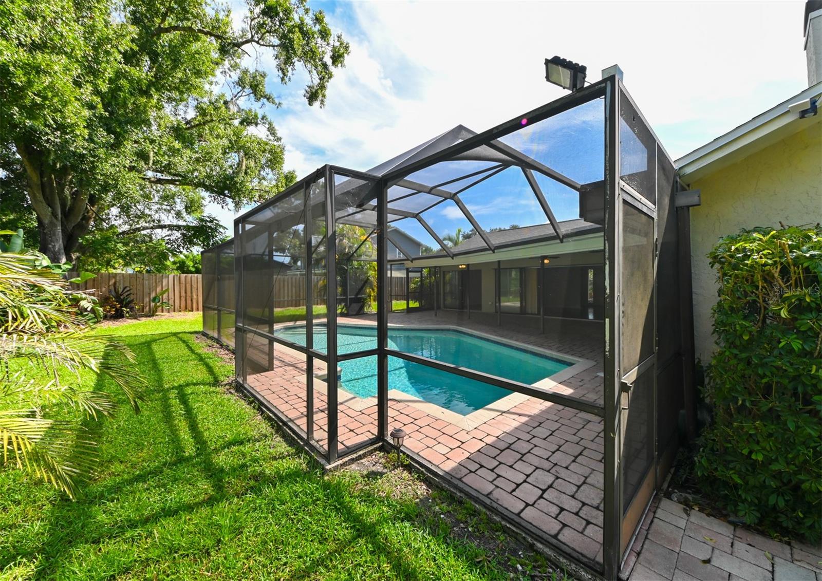 Image 29 of 40 For 10415 Oakbrook Drive