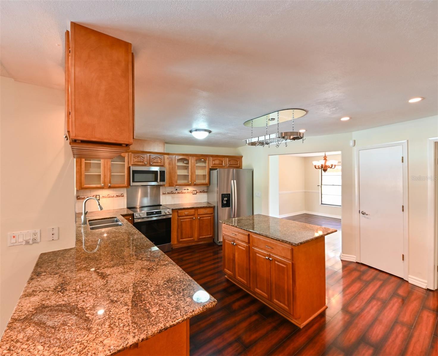 Image 7 of 40 For 10415 Oakbrook Drive