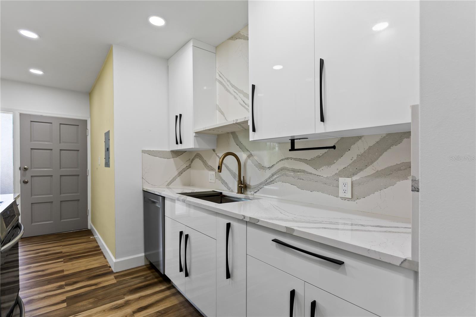Image 3 of 23 For 1200 Shore Drive Ne 204