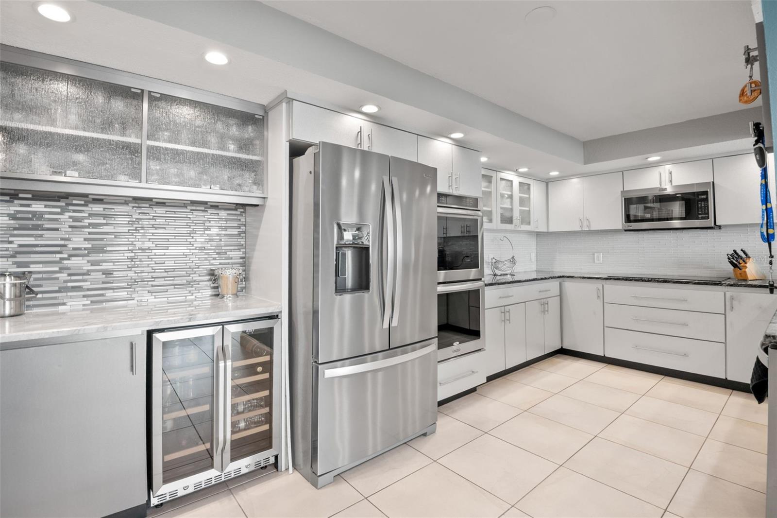 Image 18 of 58 For 736 Island Way 604