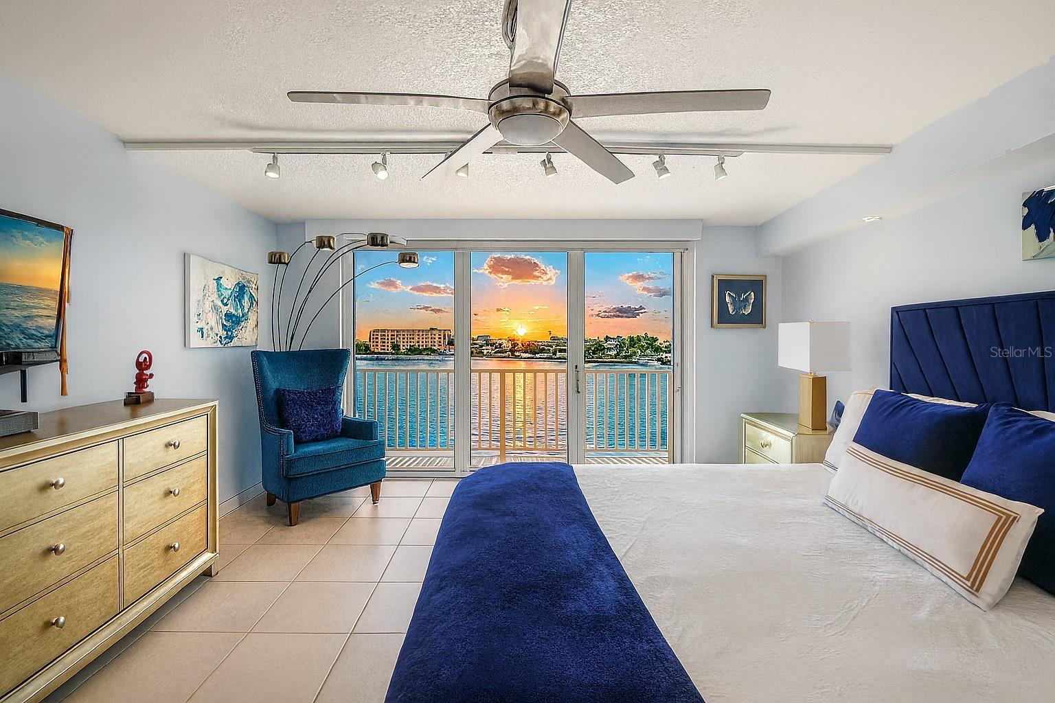 Image 30 of 58 For 736 Island Way 604
