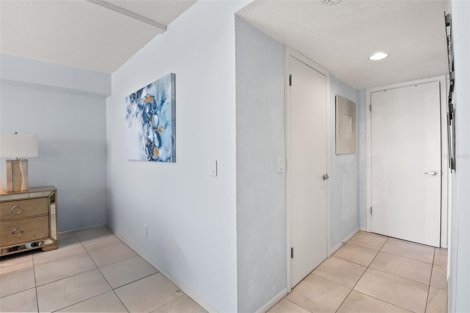 Image 31 of 58 For 736 Island Way 604